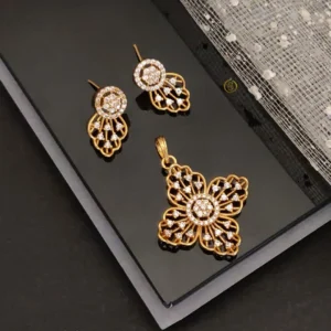 Classic shine pendant earring set for daily style