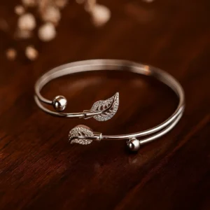 Double Leaf Pattern Openable Silver Bracelet